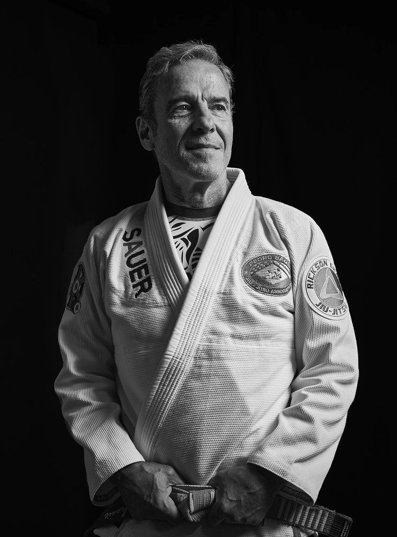 Professor Pedro Sauer holding his coral belt