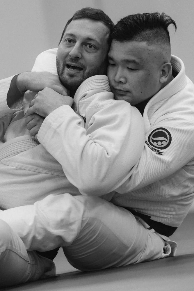 Adults training Gracie Jiu-Jitsu in Tokyo